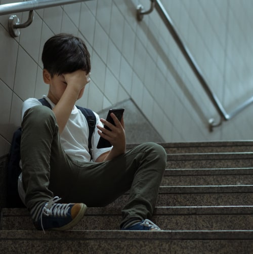 ¿Cómo reconocer el ciberbullying y cómo enfrentarlo en las escuelas?