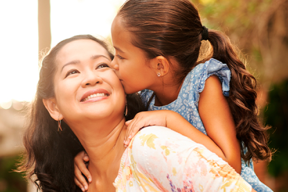 Familias, entornos seguros, crianza basada en el amor