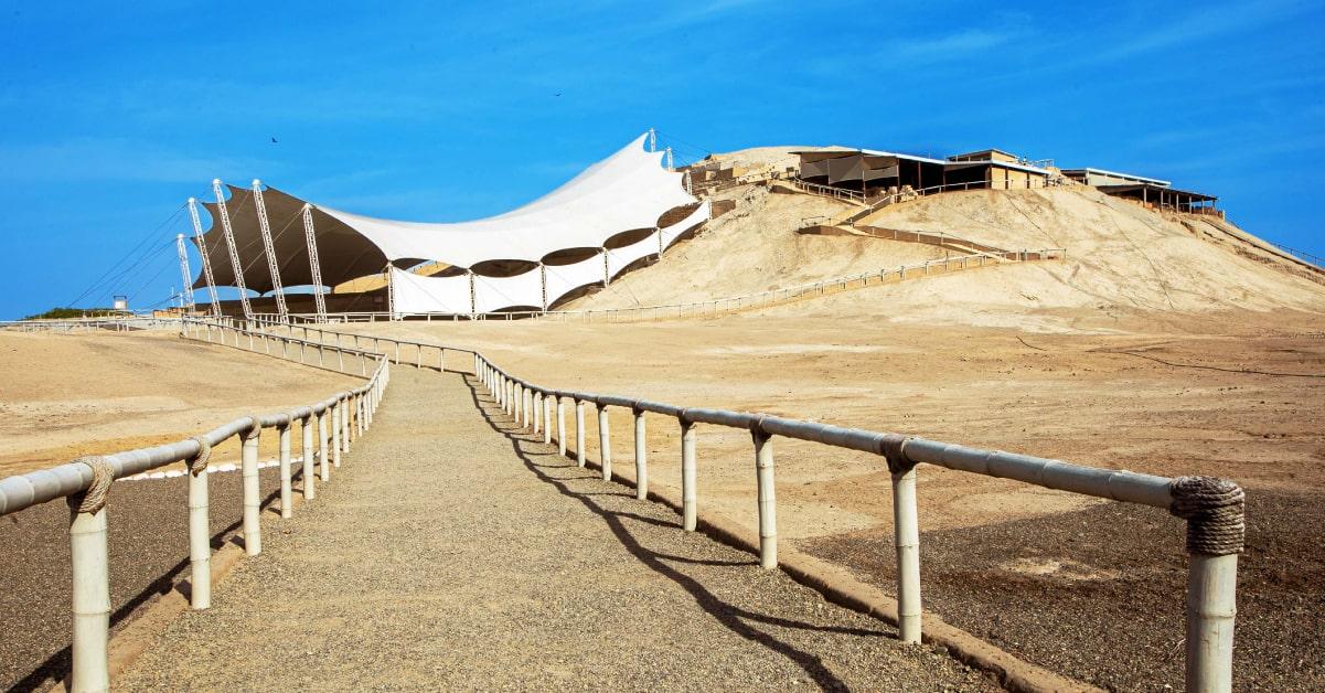 ¿Viajas a Trujillo? No dudes en considerar tu visita a El Brujo, a solo una hora de distancia de esta ciudad